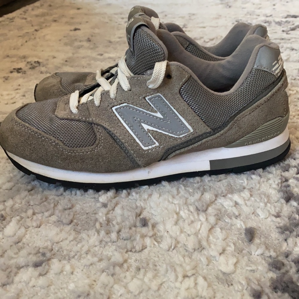 Women’s new balance 595 tennis shoes in excellent condition!!! Size 7.5 - Picture 11 of 12